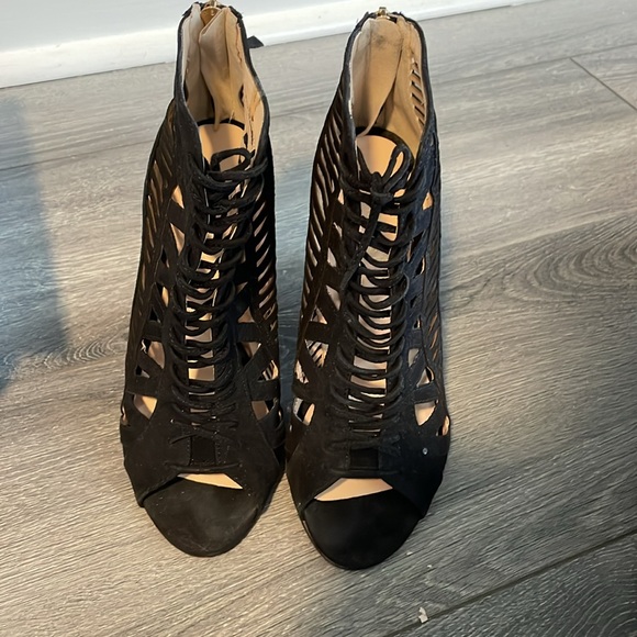 Nine West 3”suede lace up heels. Zipper back - Picture 10 of 11